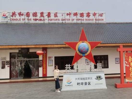 黨建引領(lǐng)發(fā)展，創(chuàng)新驅(qū)動(dòng)未來(lái)